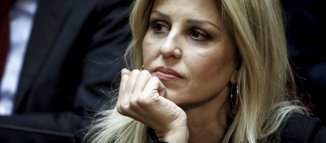 Θεσσαλονίκη: Επίθεση με μπογιές και τρικάκια στο γραφείο της Έλενας Ράπτη